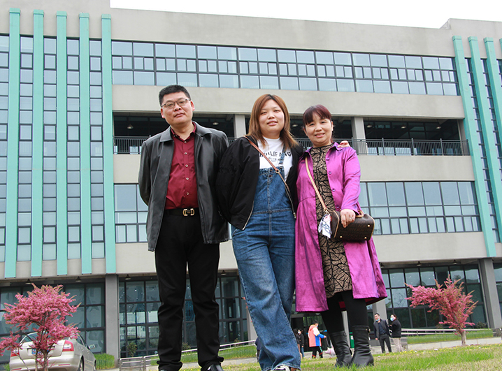 2022年企业开放日：“拥抱一棵树”主题活动_bevictor伟德官网 -神经药物生产基地